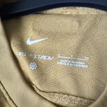 Nike Men's Tan and Yellow T-shirt - Image 4