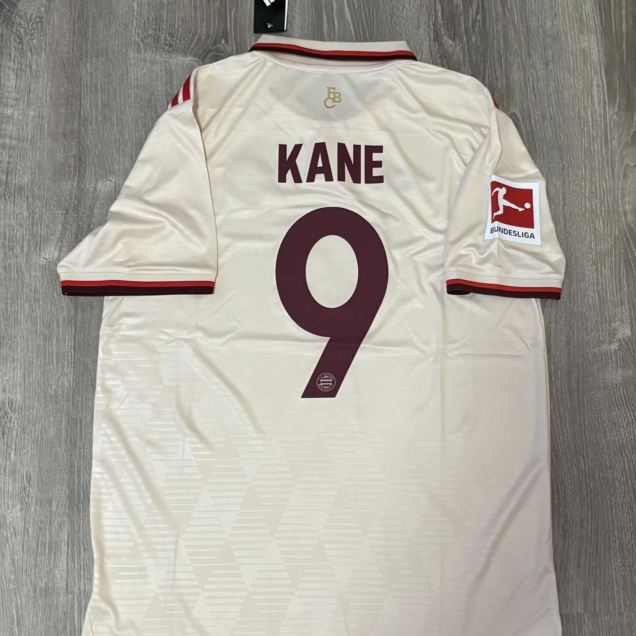 P0 Adidas Men's White and Cream T-shirt - Image 1