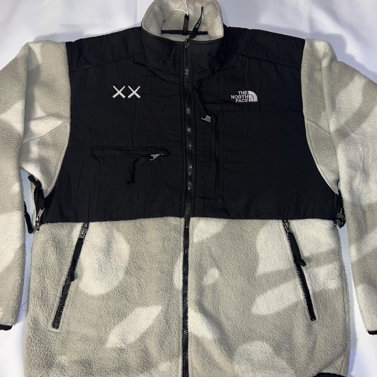 P0 The North Face Men's Black Coat - Image 1