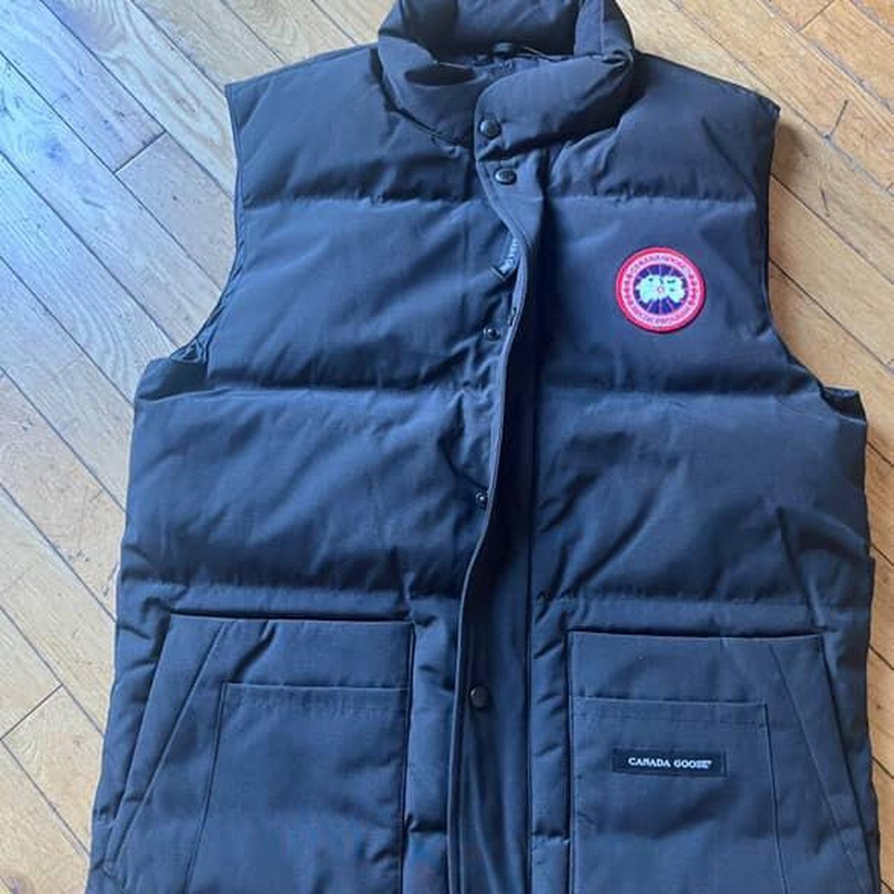 P0 Canada Goose Men's Black and Grey Gilet - Image 1