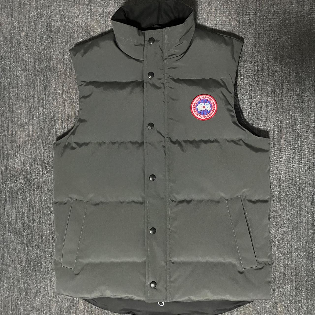 P0 Canada Goose Men's Black Gilet - Image 1