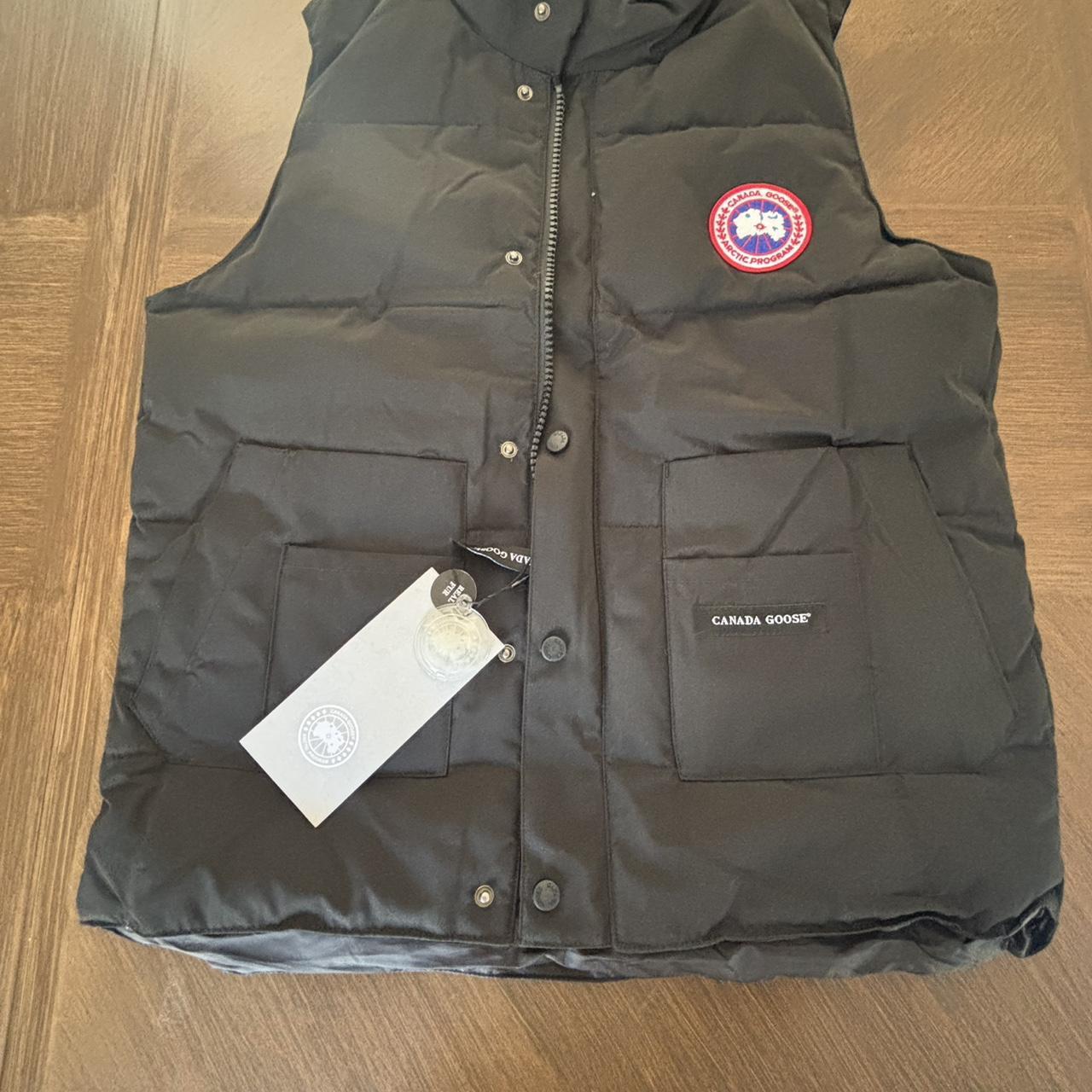 P0 Canada Goose Men's Black Gilet - Image 1