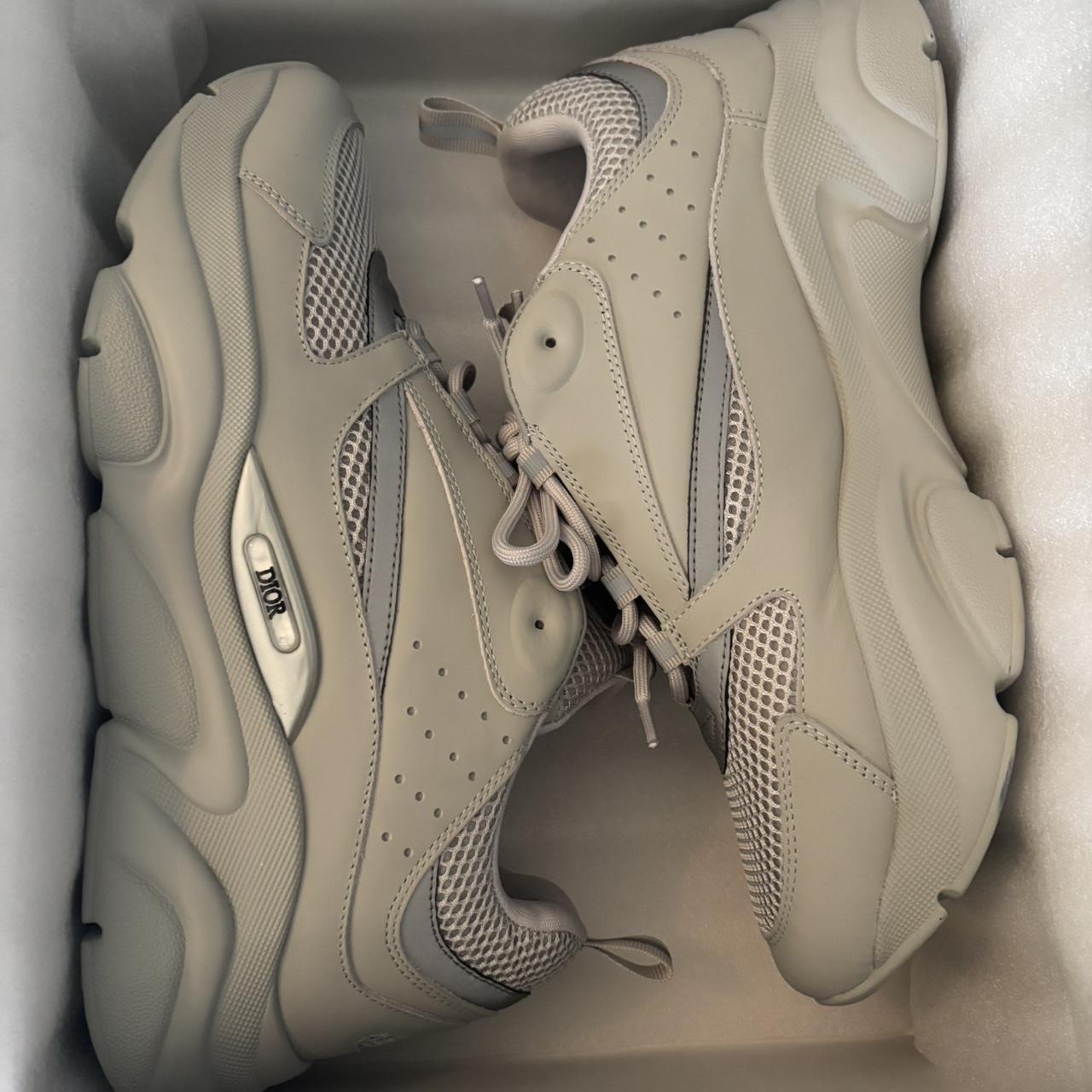 P0 Dior Men's Grey and Cream Trainers - Image 1