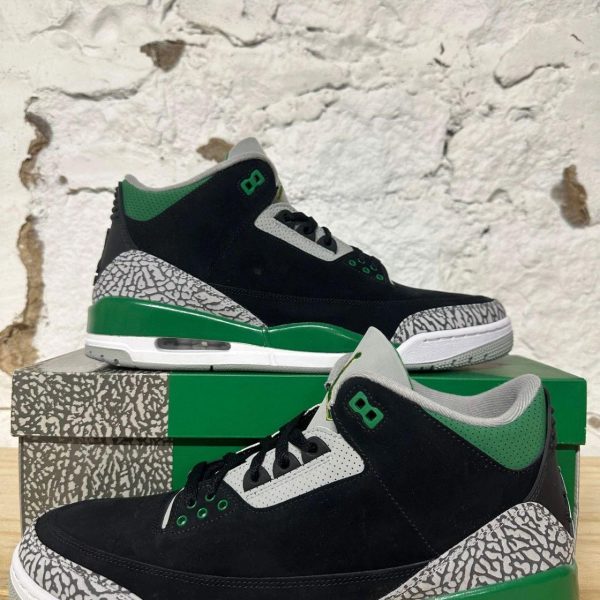Jordan Men's Black and Green Trainers