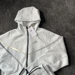 Nike Men's Grey Hoodie - Image 5