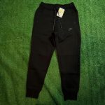 Nike Men's Black Hoodie - Image 4
