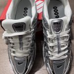 Nike Men's Grey and White Trainers - Image 2