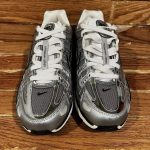 Nike Men's Grey and Silver Trainers - Image 2