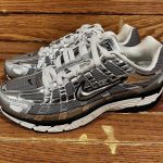 Nike Men's Grey and Silver Trainers - Image 3