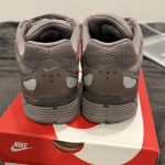 Nike Men's Grey and Silver Trainers - Image 4